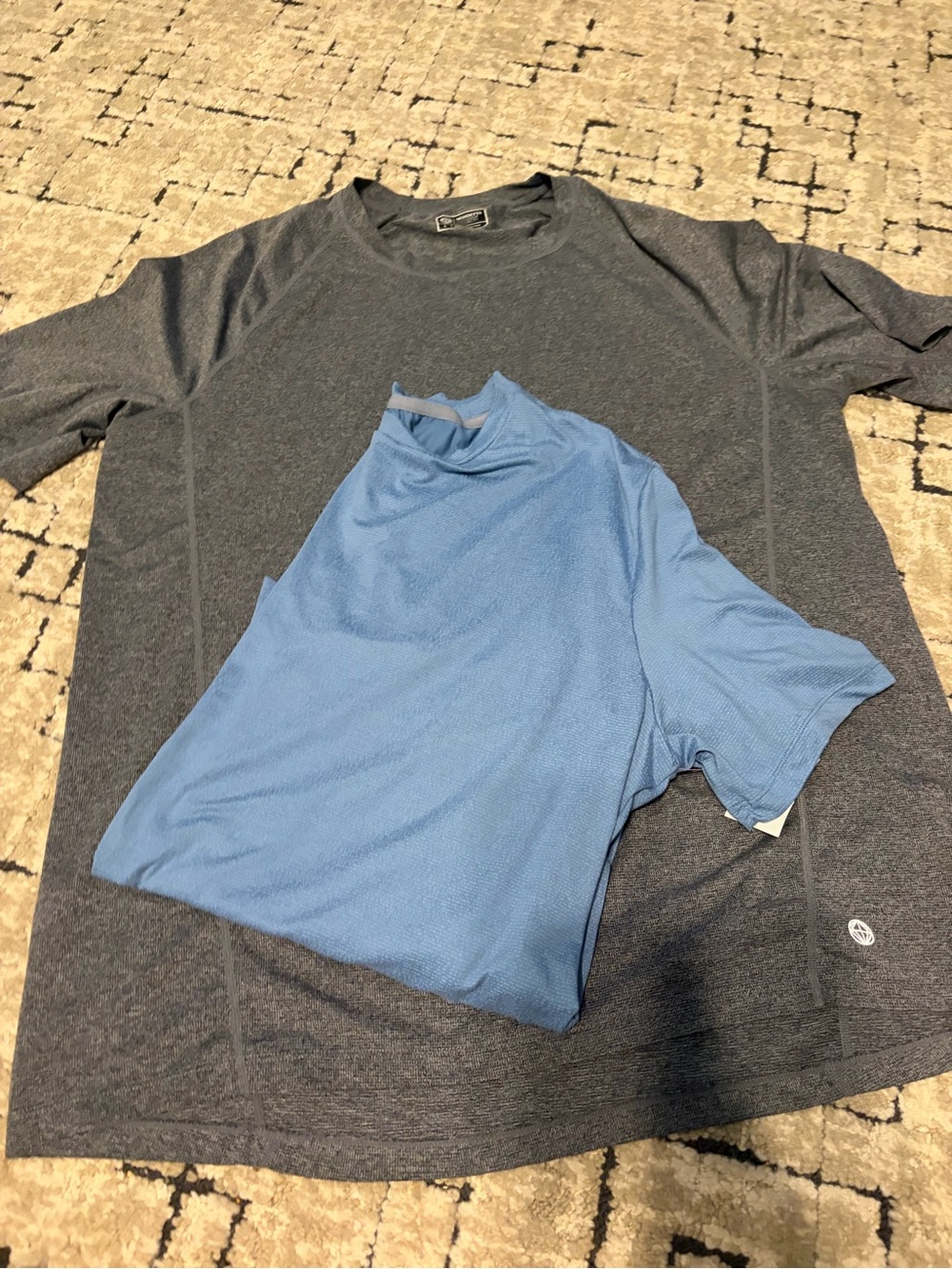 Mondetta Outdoor Gray and Blue Performance Shirt Sleeve Tees - L